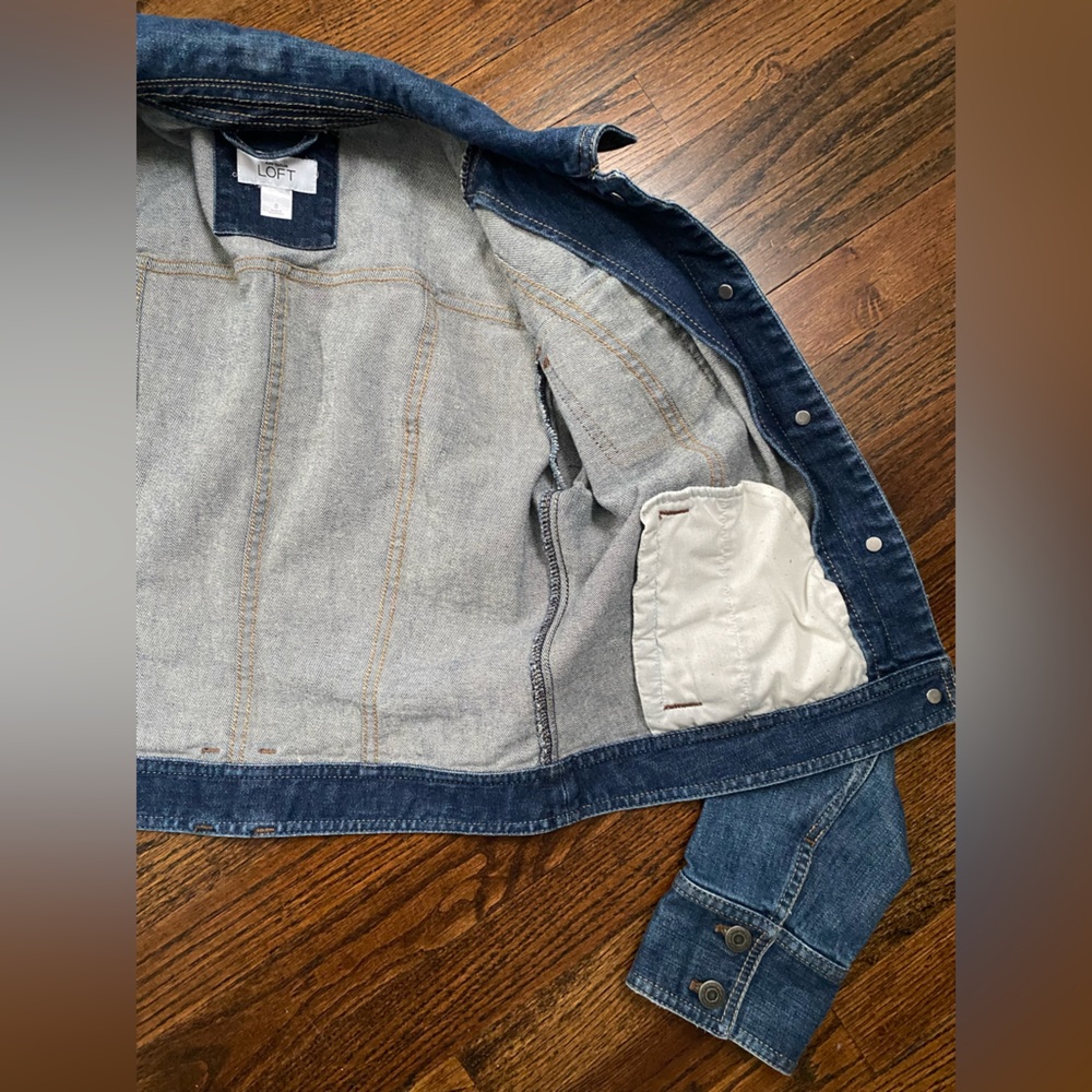 LOFT- Denim Jacket Button down medium dark wash semi cropped jean jacket size 8 - Picture 13 of 16